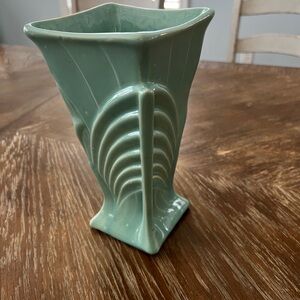 McCoy 9"H Art Deco Light Turquoise Feathered Fan Vase Pottery Vtg 1940's